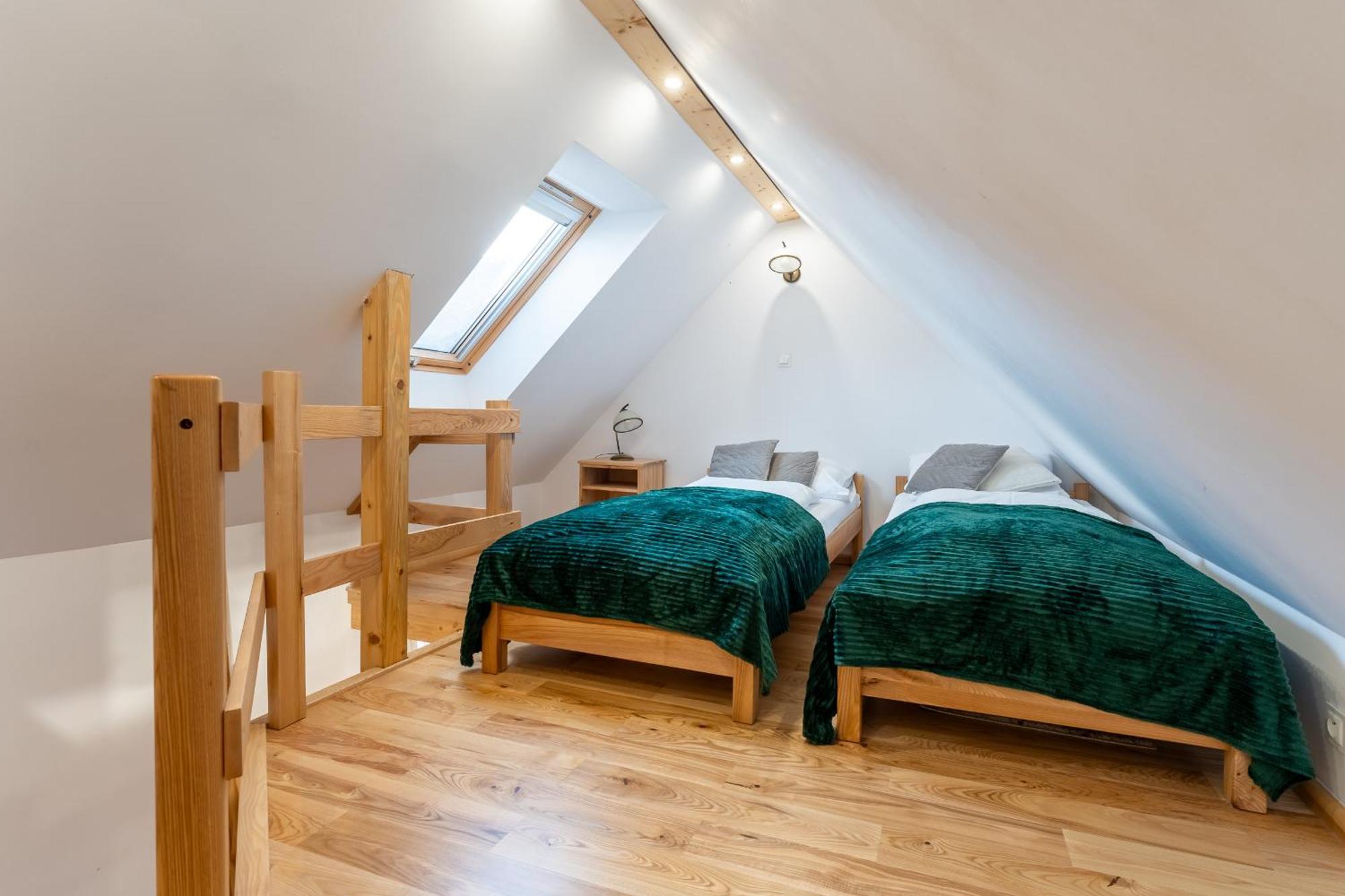 Dom Krawca - Pod Chojnikiem Apartment Jelenia Gora Bagian luar foto
