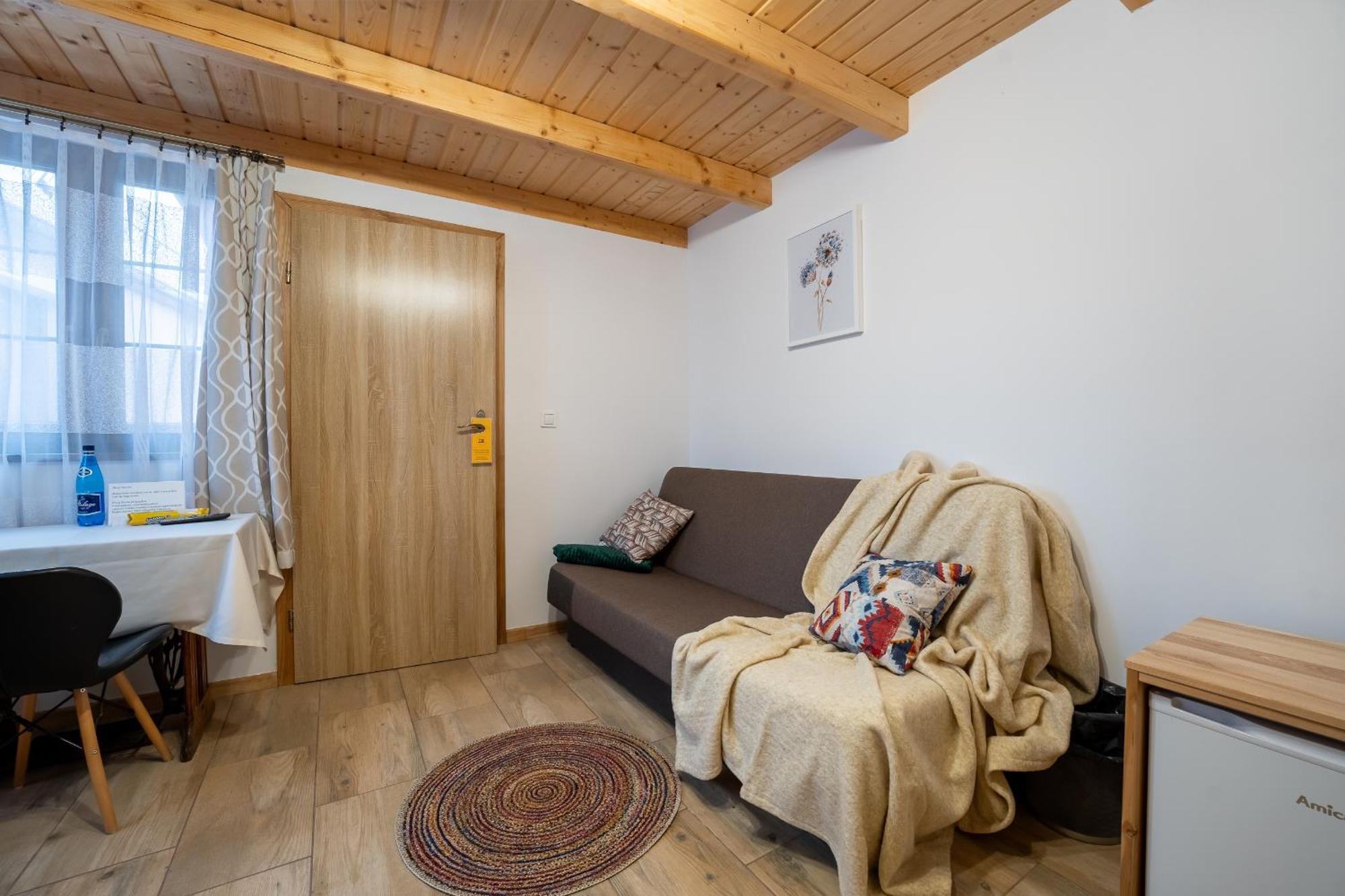 Dom Krawca - Pod Chojnikiem Apartment Jelenia Gora Bagian luar foto