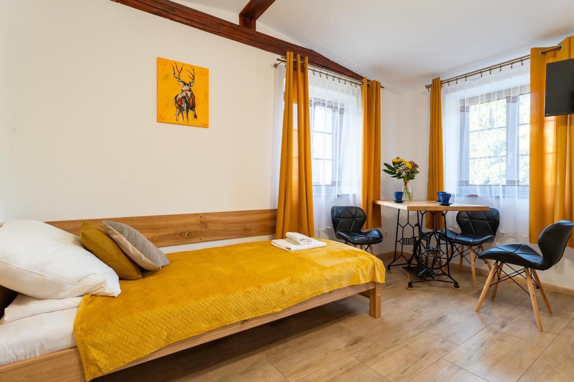 Dom Krawca - Pod Chojnikiem Apartment Jelenia Gora Bagian luar foto