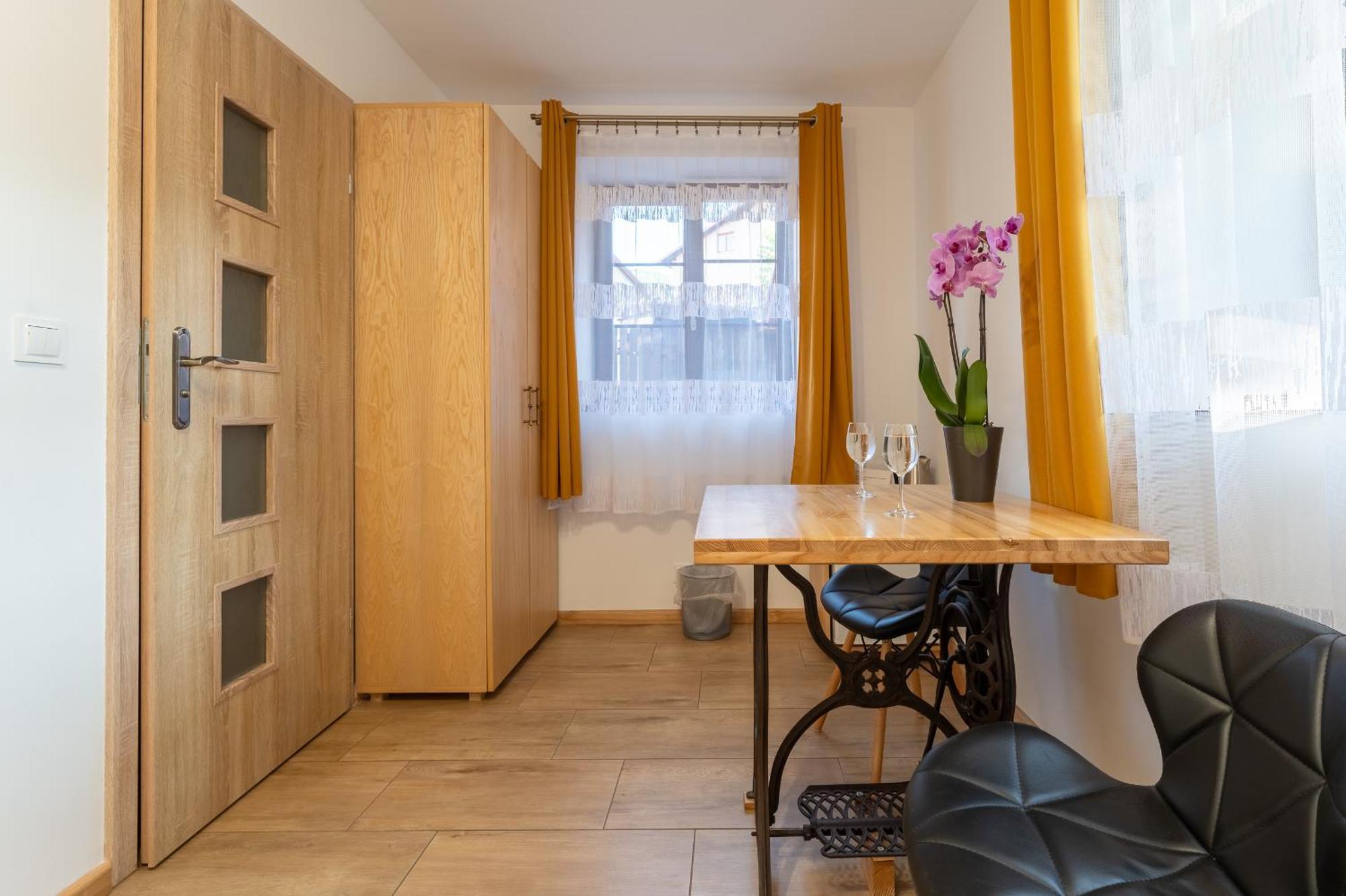 Dom Krawca - Pod Chojnikiem Apartment Jelenia Gora Bagian luar foto