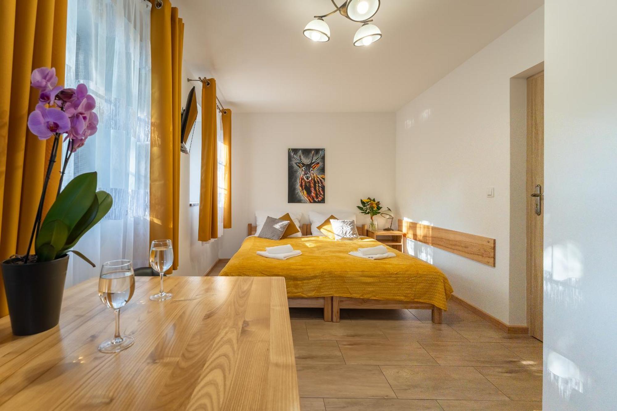 Dom Krawca - Pod Chojnikiem Apartment Jelenia Gora Bagian luar foto