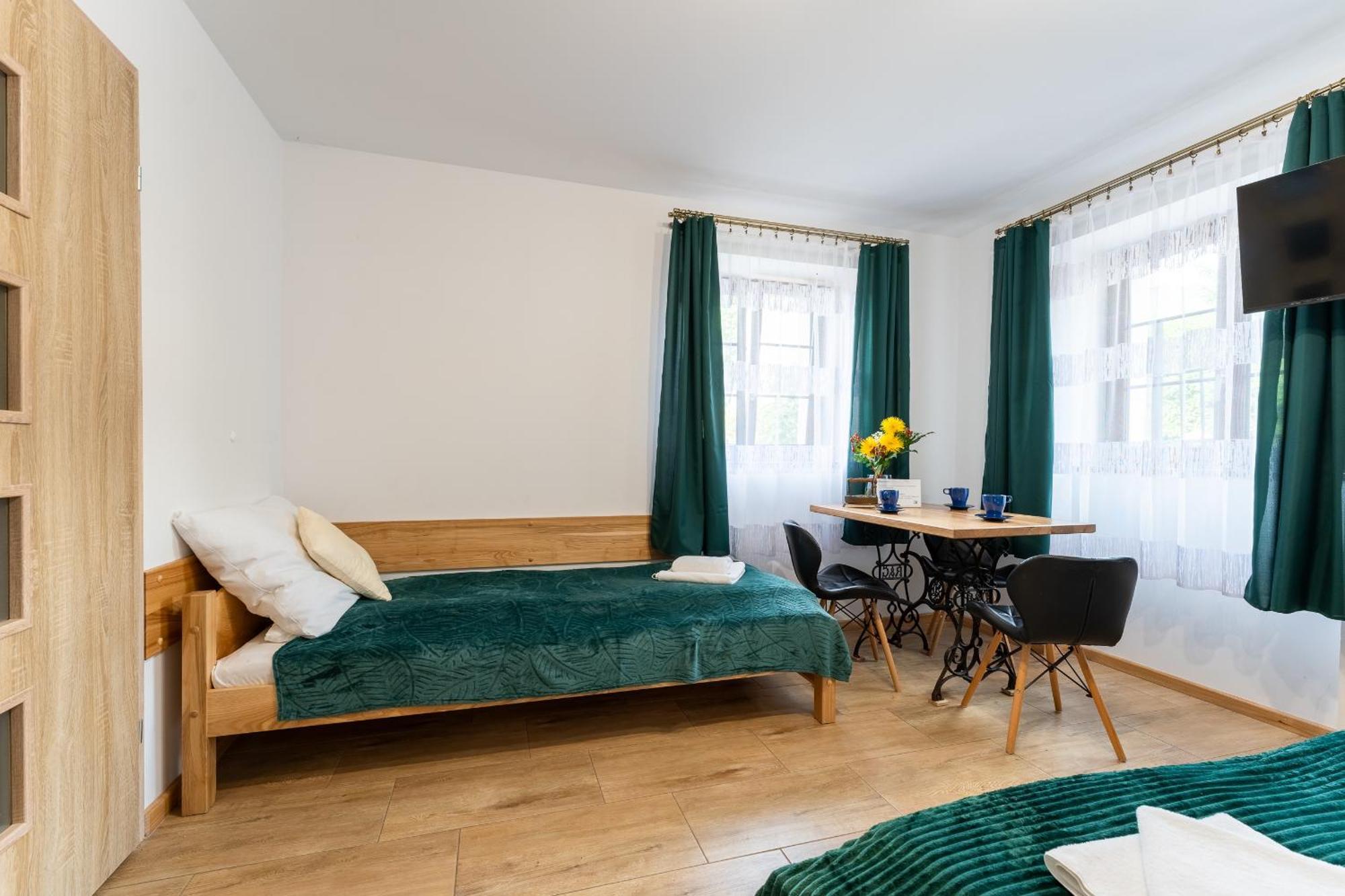 Dom Krawca - Pod Chojnikiem Apartment Jelenia Gora Bagian luar foto
